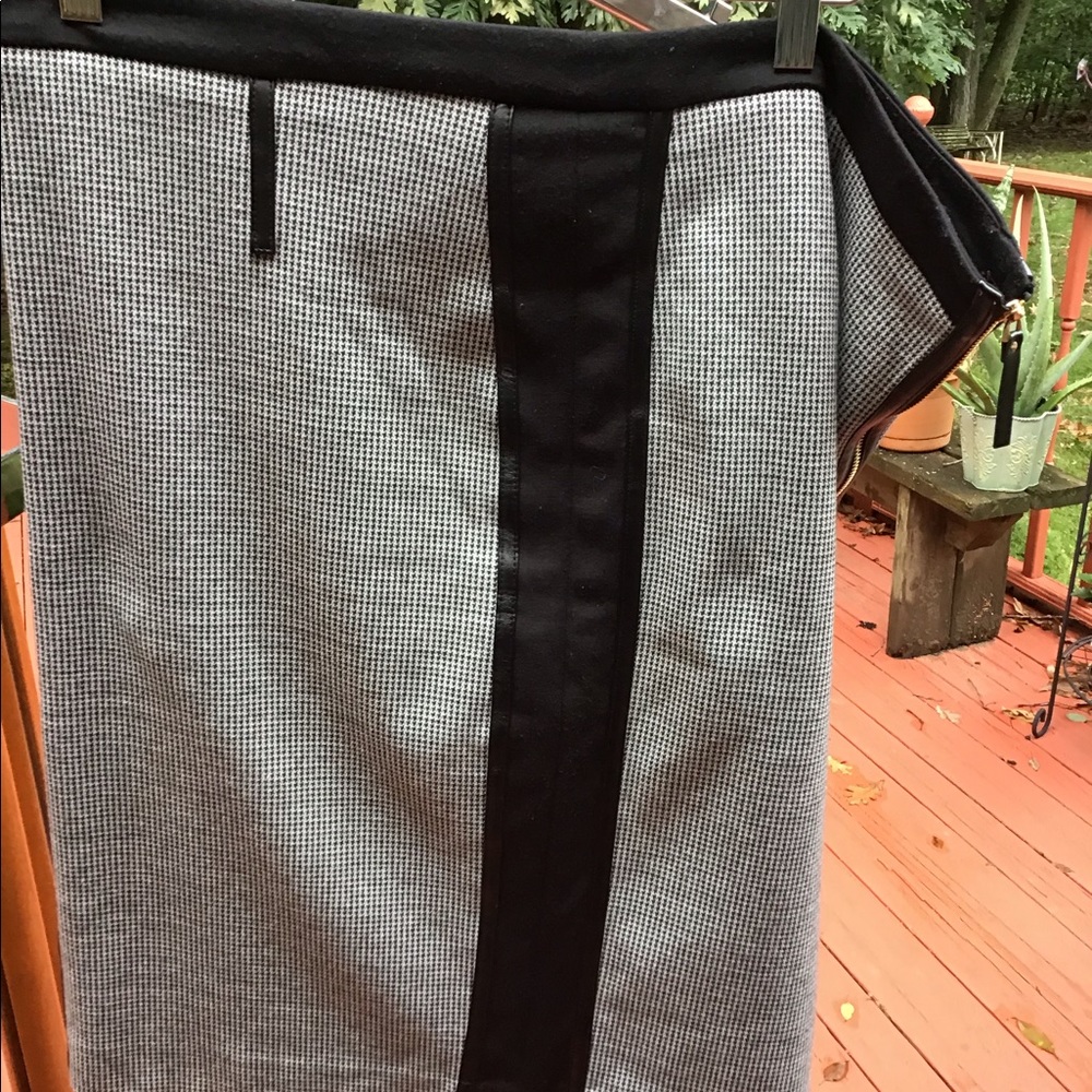 Jones NY skirt gray